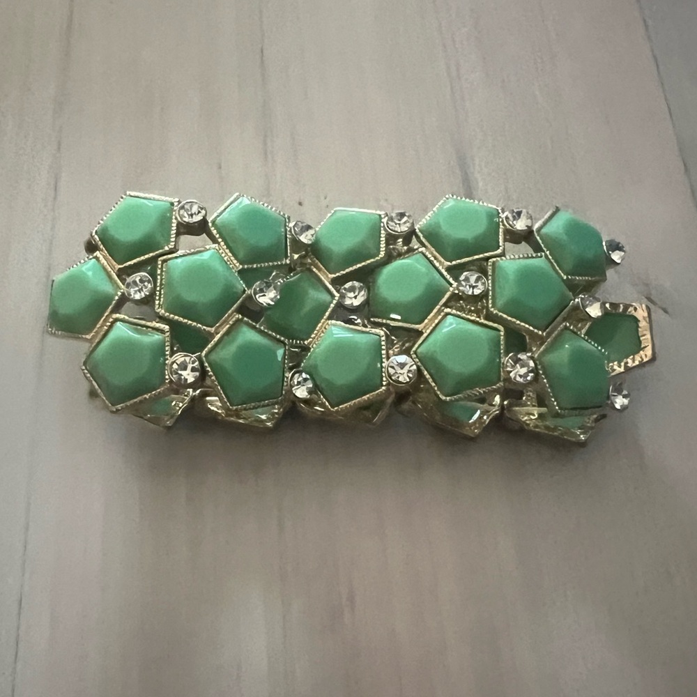 Elegant Green and Gold Bracelet